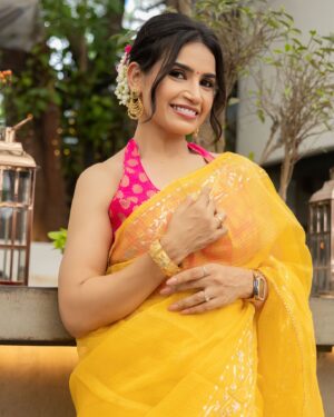 Priya Ahuja Instagram - Feeling like a ray of light in my Yellow Saree 💛

Outfit : @swtantraofficial 
Videographer: @photo_vinayak 
Makeup : @makeoverbydipika 
Jewellery: @rentjwellsbybhavna
Location: @zimagourmet 

( outfit , yellow saree , partywear , festive wear , festive look , dinner look , elegant, grace , elegance , khoobsoorat ) 

#beautiful  #elegant #elegance #jewelry #jewellery #makeup #saree #grwpri #yellow #saree