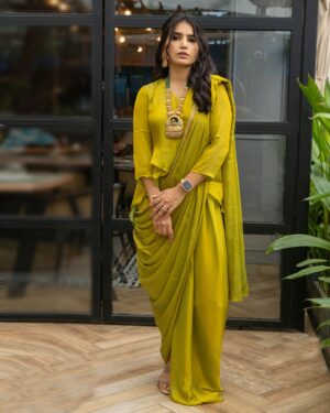 Priya Ahuja Instagram - हुस्न के लाखों रंग 💚

Outfit : @swtantraofficial 
Photographer: @photo_vinayak 
Makeup: @makeoverbydipika 
Jewellery: @rentjwellsbybhavna 
Location: @zimagourmet 

( outfit , info western saree look , partywear , festive wear , bold and beautiful , dinner look , elegant, grace , elegance ) 

#bold #beautiful #black #elegant #elegance #jewelry #jewellery #makeup #saree #grwpri #indowestern #indowesternstyle