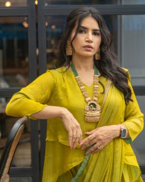 Priya Ahuja Instagram - हुस्न के लाखों रंग 💚

Outfit : @swtantraofficial 
Photographer: @photo_vinayak 
Makeup: @makeoverbydipika 
Jewellery: @rentjwellsbybhavna 
Location: @zimagourmet 

( outfit , info western saree look , partywear , festive wear , bold and beautiful , dinner look , elegant, grace , elegance ) 

#bold #beautiful #black #elegant #elegance #jewelry #jewellery #makeup #saree #grwpri #indowestern #indowesternstyle