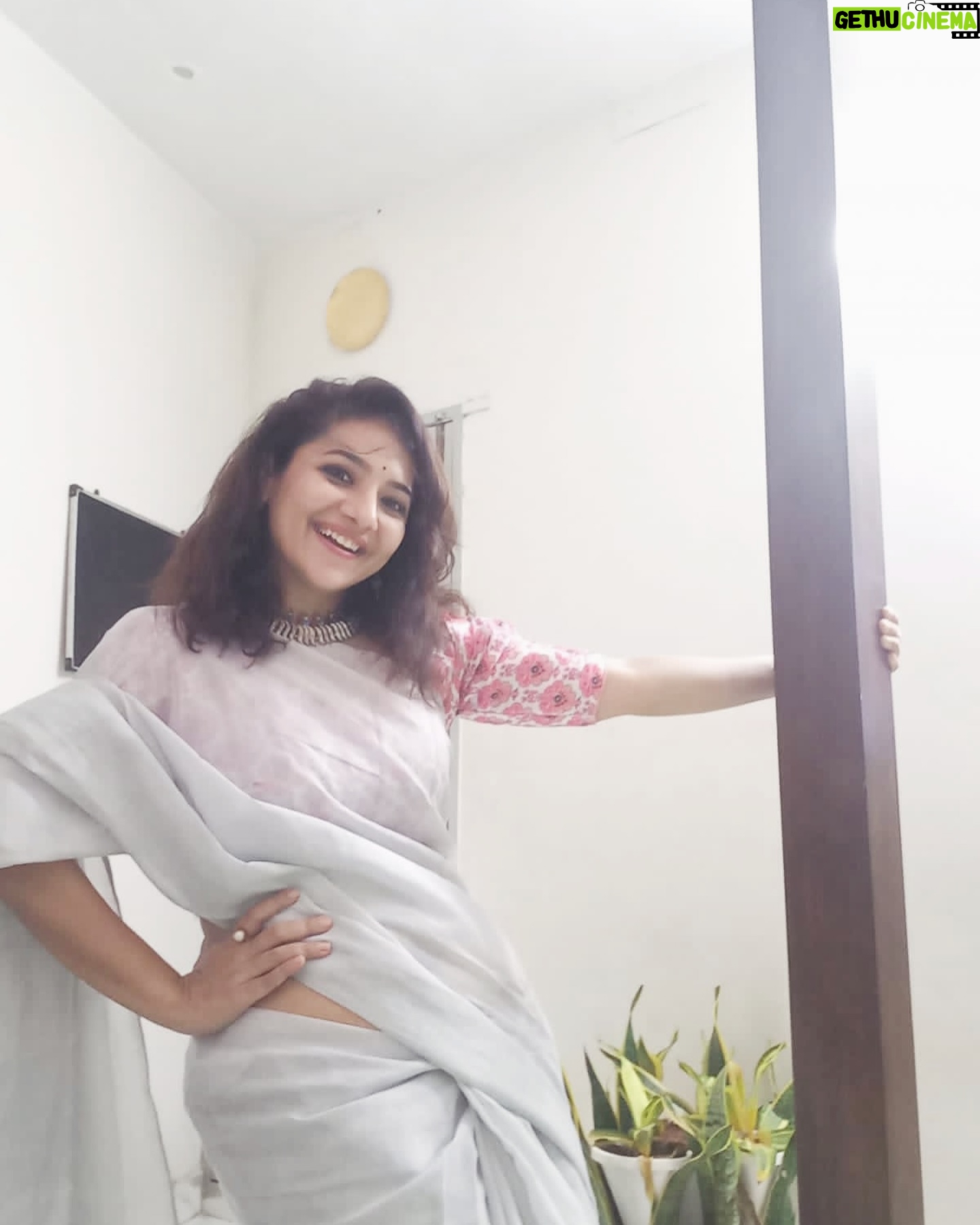 Priya Prince - 2.3K Likes - There is so much power in believing that everything gonna work out well❤️
..
..
#positive #positivevibes #thinkbig #mindset #mindfulness