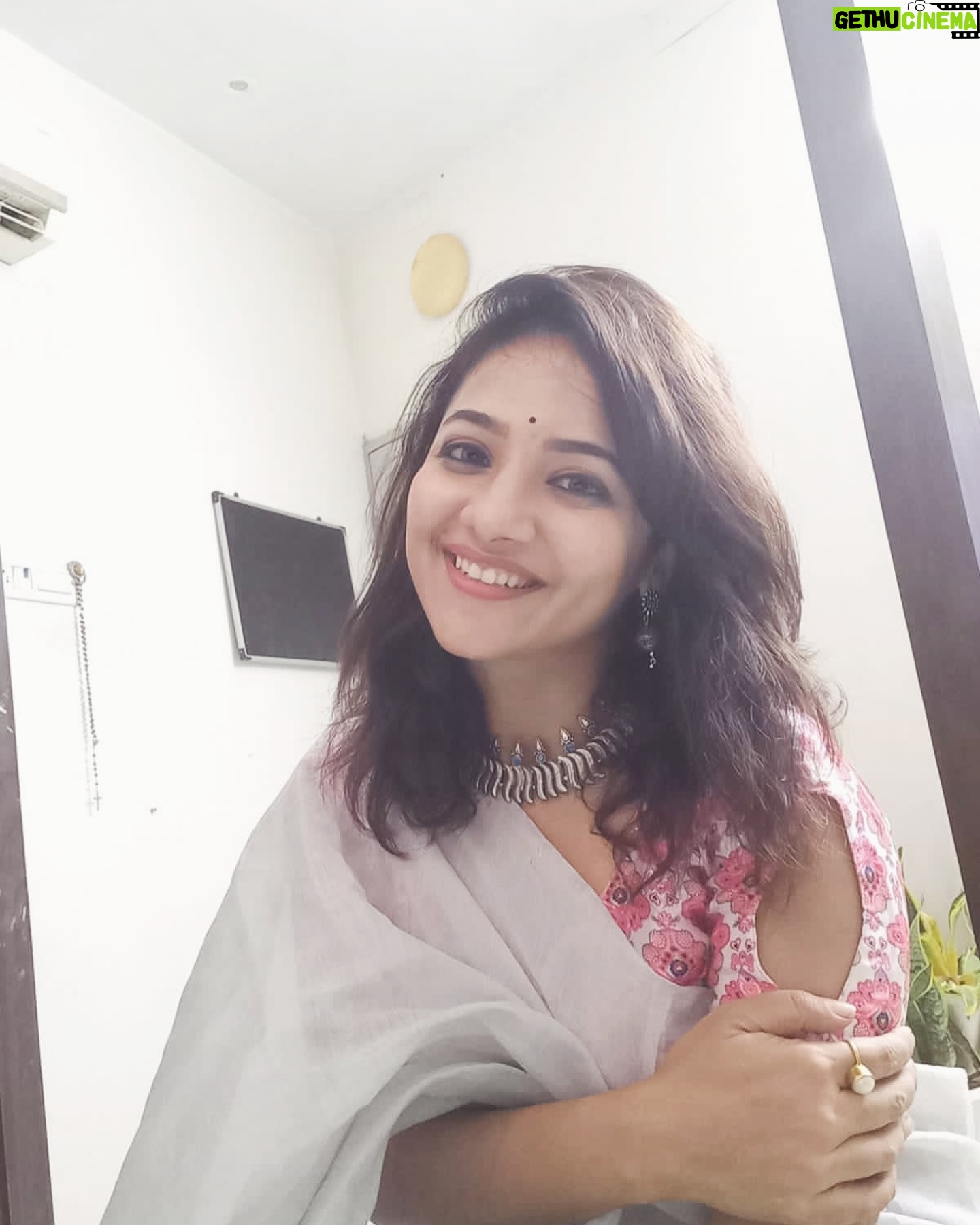 Priya Prince - 2.3K Likes - There is so much power in believing that everything gonna work out well❤️
..
..
#positive #positivevibes #thinkbig #mindset #mindfulness