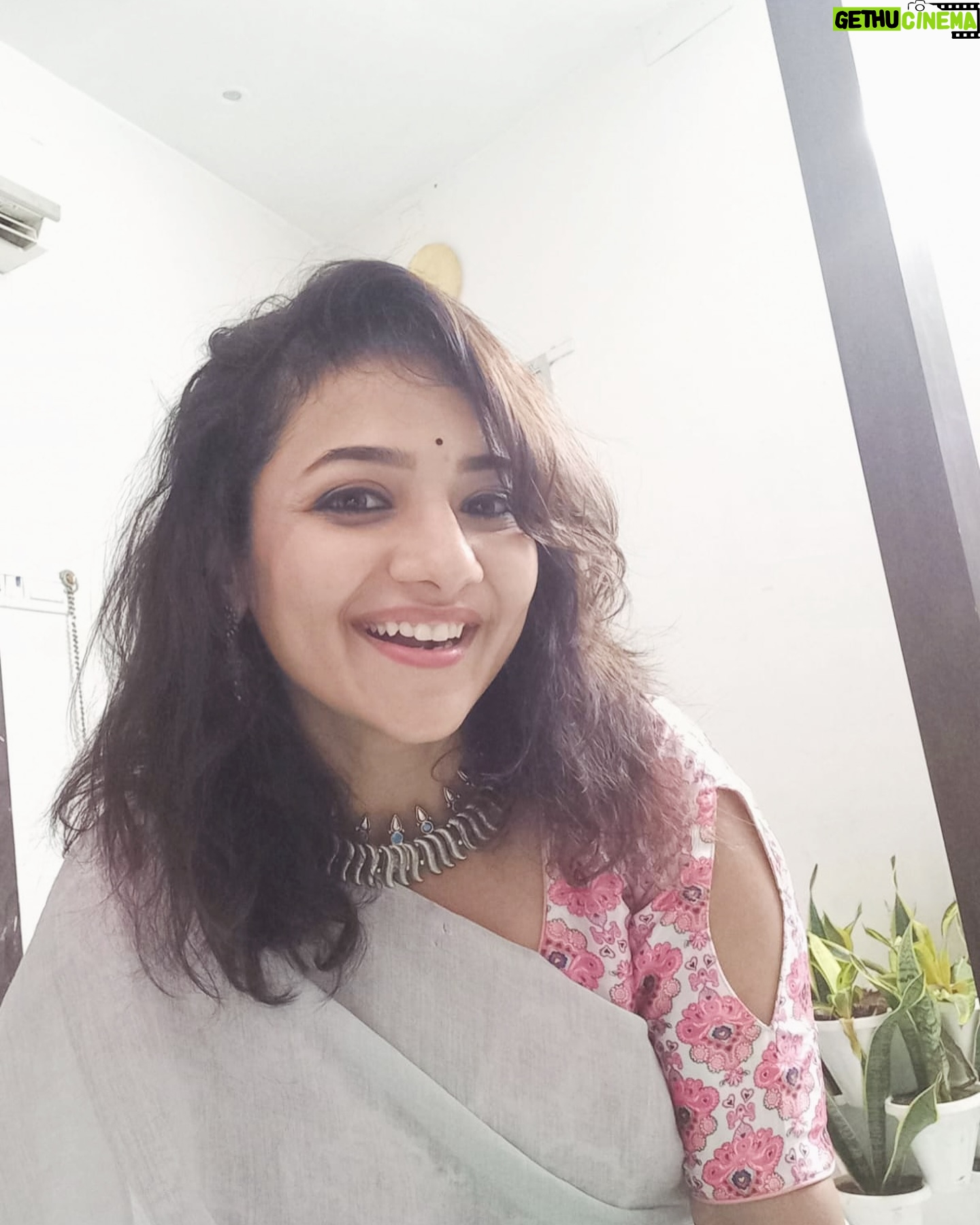 Priya Prince - 2.3K Likes - There is so much power in believing that everything gonna work out well❤️
..
..
#positive #positivevibes #thinkbig #mindset #mindfulness