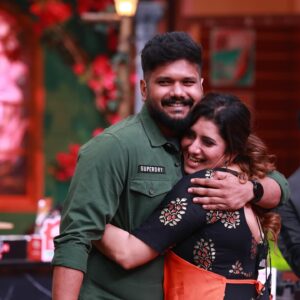 Priyanka Deshpande Instagram - Fam <3 
.
.
.
.
#familymeetsfamily #love #family #amma #tambi #cooking #season5 #cookwithcomali #vijaytv #lovemyjob