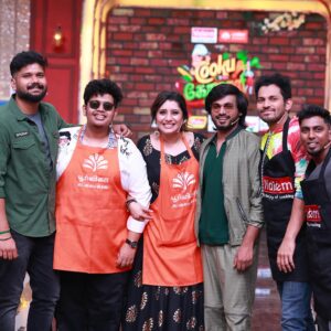 Priyanka Deshpande Instagram - Fam <3 
.
.
.
.
#familymeetsfamily #love #family #amma #tambi #cooking #season5 #cookwithcomali #vijaytv #lovemyjob