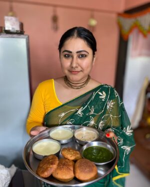 Priyanka Pandit Instagram - Bhog seva 😍ek alag Anand he Lalju or priyaju ke liye bhog banane ka♥️