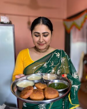 Priyanka Pandit Instagram - Bhog seva 😍ek alag Anand he Lalju or priyaju ke liye bhog banane ka♥️