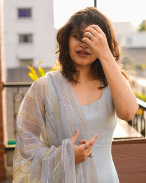 Pujitha Devaraj Instagram - Hello September ✨

Outfit @studio_l_by_lini 
Shot by @____.delight__ 
Edit @i.b03__ 
.
.
.
.

#nomakeup #casual #september #picstitch #pastelcolors #outdoorphotoshoot #tuesdayfeeling #tuesdaymood