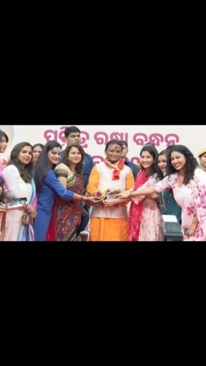 Pupul Bhuyan Instagram - Celebrated Rakshabandhan with the Chief Minister of Odisha @mohanmodisha sir . Wishing him great health on this auspicious occasion 🙏🏻🧿💕