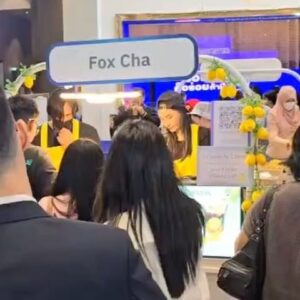 Pympan Chalayanacupt Instagram - น้ำเลม่อนที่ทำด้วยใจ เลม่อนนำเข้าทุกผลล้างด้วยระบบโอโซนและเบคกิ้งโซดา น้ำที่ใช้ทำเครื่องดื่มผ่านการกรองมาตรฐานน้ำดื่มสะอาด ทุกล็อตที่ผลิดรสชาติจะคงที่ด้วยการชั่งตวงวัดที่เหมาะสม เลม่อนที่ใช้ตกแต่งคือเลม่อนดองน้ำผึ้งแท้ทานอร่อยรสชาติดี พิมทุ่มเทในแบรนด์ @foxcha_la_lemon มากๆ หวังว่ามีโอกาสได้บริการเพื่อนๆพี่ๆน้องๆ นะคะ และฝากแบรนด์ @foxchatea  แบรนด์ชานามนานาชาติ ชาพม่า ชาอินเดีย ชามาเลย์ไว้ในอ้อมใจด้วยค่ะ อร่อยมากยากจะเลียนแบบ
#บริการจัดส่งเป็นแพค 10 กิโลกรัมสำหรับงานปาร์ตี้ค่ะ 🎉🎁🎈
#บริการออกบูธในงานอีเวินท์ต่างๆ
#บริการออกร้านในรูปแบบ Food truck
#บริการ Food truck/ Food support ศิลปินดารา
สนใจทิ้งคอมเม้นท์ไว้ด้านล่าง หรือ อินบ๊อกซ์ได้ค่ะ ขอบพระคุณค่ะ