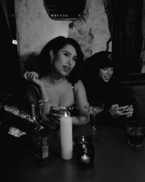 RAYE Instagram - grateful to my friend @centralcee for having me
Moi ft. me is now yours 🇫🇷🥀💔🎙️
souviens-toi que même les bad b*tch pleurent 💔🥀
co-produced by me too ;)🎹 
p.s i hope you think my French is okay, i love the language and would like to try and sing more songs in French🥹