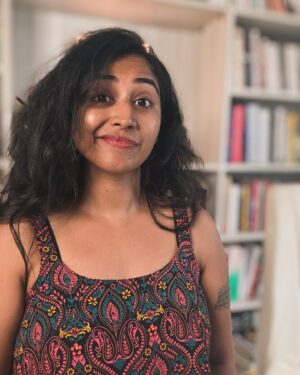 RJ Ananthi Instagram - Why belong to a world that has no room for craziness 🤩

#books #bookstagram #booklover #thebookshow #rjananthi