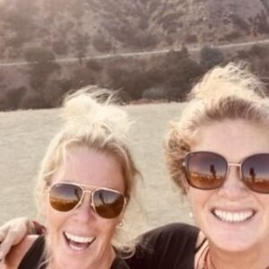 Rachel Hunter Instagram - Sunset Los Angeles walks 🌻☀️🌻 @jacquizsa
