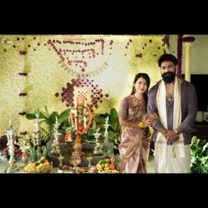 Radhika Pandit Instagram - ಎಲ್ಲರಿಗೂ ವರಮಹಾಲಕ್ಷ್ಮಿ ಹಬ್ಬದ ಶುಭಾಶಯಗಳು

A day filled with devotion, gratitude, and family. May the blessings of Goddess fill your lives with joy and prosperity. Happy Varamahalakshmi to you all✨🧿

PC: @focusphotographyservice