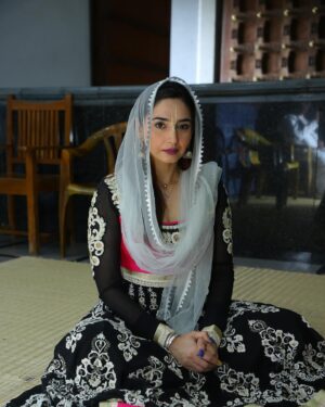 Ragini Dwivedi Instagram - HARE KRISHNA HARE KRISHNA KRISHNA KRISHNA HARE HARE 
HARE RAM HARE RAM RAM RAM HARE HARE 
The power of prayer, the power of belief, the power of strength, the power of energy, the power of blessings 
Believe in the power, see the change 
Keep the faith it will never let u down hope u find strength and happiness in each thing u do ❣️

#janamastmispecial♥️♥️♥️ #janamashtami #krishnalove #krishnaconsciousness #krishnajanmashtami #krishnaeverything #lovenlight #positivevibes #positivethinking #powerofpositivity #poweroflove #powerofprayer