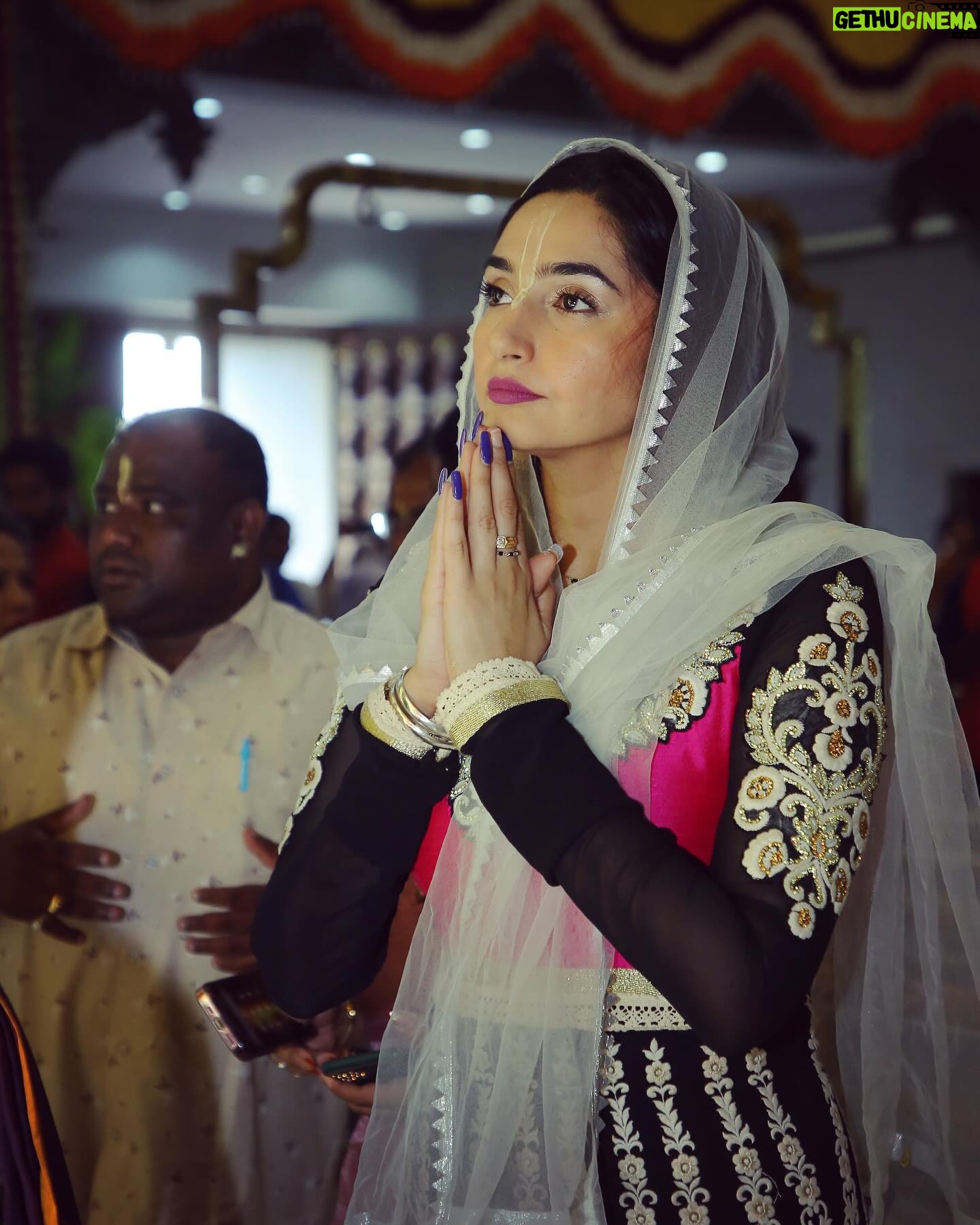 Ragini Dwivedi - 21.5K Likes - HARE KRISHNA HARE KRISHNA KRISHNA KRISHNA HARE HARE
HARE RAM HARE RAM RAM RAM HARE HARE
The power of prayer, the power of belief, the power of strength, the power of energy, the power of blessings
Believe in the power, see the change
Keep the faith it will never let u down hope u find strength and happiness in each thing u do ❣️
#janamastmispecial♥️♥️♥️ #janamashtami #krishnalove #krishnaconsciousness #krishnajanmashtami #krishnaeverything #lovenlight #positivevibes #positivethinking #powerofpositivity #poweroflove #powerofprayer