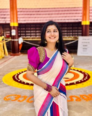Raksha Raj Instagram - 🌸🌸
.
👗 : @shanyfashion_aasha
.
.
.
#onam #traditional #saree