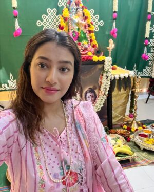 Ramola Instagram - ... "ಶ್ರೀಕೃಷ್ಣನ ಕೊಳಲು ನಿಮ್ಮ ಜೀವನದಲ್ಲಿ ಪ್ರೀತಿಯ ಮಧುರ ಸ್ವರ ಹೊರಡಿಸಲಿ. ಕೃಷ್ಣ ಜನ್ಮಾಷ್ಟಮಿಯ ಶುಭಾಶಯಗಳು!" 💐🫰🏻

#harekrishna #happykrishnajanmashtami #radheradhe❤️