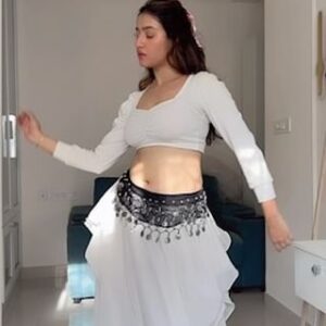 Ramola Instagram - ..ಜೇನ ಧನಿಯೋಳೆ, ಮೀನ ಕಣ್ಣೋಳೆ❤️

With this performance, Hope I entered your hearts, awakening life with an elegant stride and beauty that fills the soul. 

#dwaparasong❤️🥰 
#jenakannole 
#bellywood #actressramola 
#bellydancingonkannadasong #uniquedancewear #bellydanceoutfits #selfmadedancer #karnatakabellydancer #instatrens #trendingsongs