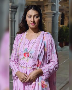 Ramola Instagram - ... "ಶ್ರೀಕೃಷ್ಣನ ಕೊಳಲು ನಿಮ್ಮ ಜೀವನದಲ್ಲಿ ಪ್ರೀತಿಯ ಮಧುರ ಸ್ವರ ಹೊರಡಿಸಲಿ. ಕೃಷ್ಣ ಜನ್ಮಾಷ್ಟಮಿಯ ಶುಭಾಶಯಗಳು!" 💐🫰🏻

#harekrishna #happykrishnajanmashtami #radheradhe❤️
