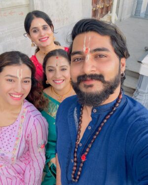 Ramola Instagram - ... "ಶ್ರೀಕೃಷ್ಣನ ಕೊಳಲು ನಿಮ್ಮ ಜೀವನದಲ್ಲಿ ಪ್ರೀತಿಯ ಮಧುರ ಸ್ವರ ಹೊರಡಿಸಲಿ. ಕೃಷ್ಣ ಜನ್ಮಾಷ್ಟಮಿಯ ಶುಭಾಶಯಗಳು!" 💐🫰🏻

#harekrishna #happykrishnajanmashtami #radheradhe❤️