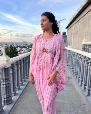 Ramola Instagram - ... "ಶ್ರೀಕೃಷ್ಣನ ಕೊಳಲು ನಿಮ್ಮ ಜೀವನದಲ್ಲಿ ಪ್ರೀತಿಯ ಮಧುರ ಸ್ವರ ಹೊರಡಿಸಲಿ. ಕೃಷ್ಣ ಜನ್ಮಾಷ್ಟಮಿಯ ಶುಭಾಶಯಗಳು!" 💐🫰🏻

#harekrishna #happykrishnajanmashtami #radheradhe❤️