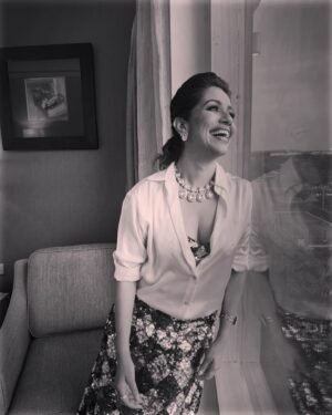 Ranjini Haridas Instagram - When everything around you is going to shit just look out the window and laugh and maybe sing this song !!!😂

#fridaynightmusings