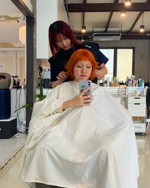 Rasika Saisang Instagram - อยากคิดแคปชั่นตลกๆ แต่คิดไม่ออก 
✨🦧 @roofhairsalon ✨🦀
🪄@kapoookb ✂️