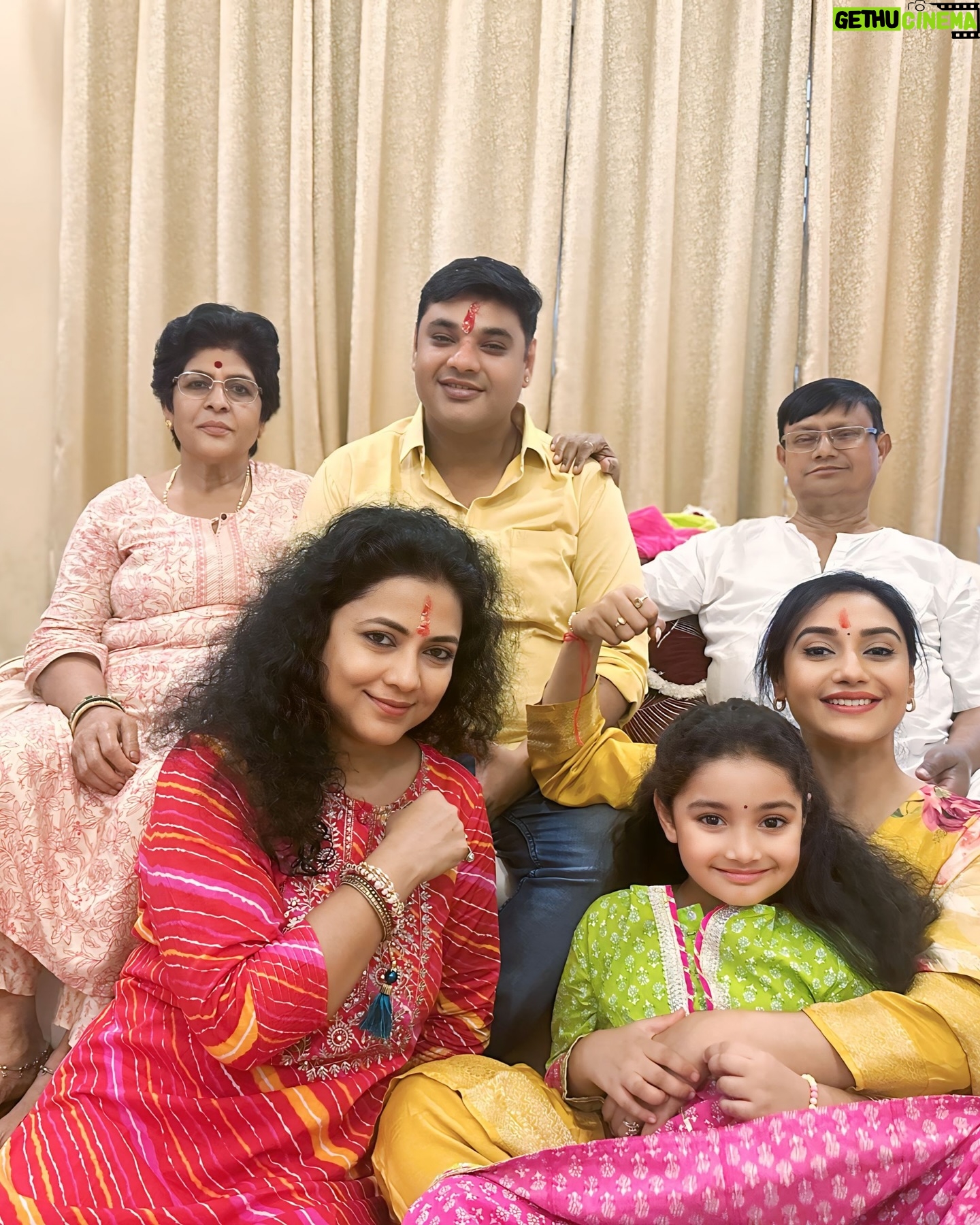 Rati Pandey - 28.1K Likes - Happy Rakshabandhan to all the lovely brothers and their sisters, May your bond become more stronger,healthier and last forever ❤️❤️
.
.
.
#rakshabadhan #ratipandey #festivities #brothersisterlove