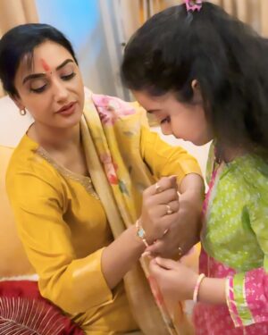 Rati Pandey Instagram - Happy Rakshabandhan to all the lovely brothers and their sisters, May your bond become more stronger,healthier and last forever ❤️❤️
.
.
.
#rakshabadhan #ratipandey #festivities #brothersisterlove