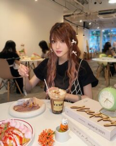 Reina Tanaka Most Liked Photos and Posts
