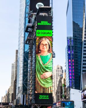 Rekha Bhardwaj Instagram - Hey @spotifyindia its Rekha Bhardwaj on TSQ New York for Equal 😅
Listen to my song Kitna Aasaan now on Equal Playlist ! 
Much love to the whole team ❤️

@artistefirst @bandbaaja @tulikamehrotra @aoneha @rjsindhulive @rohitsobti @grazicraziness @believemusicindia @shweta_warrier @varun_wave @junoversse @deepak.v.rawat @avvishadesai @samidhashinde_ @vanitaharihaaran @yashkrit.music
@nakulchughh @tushar_shudak @mixedbyhanish cinewinstongrapher @Chetna.raw @cherrydpeshartproduction @msbolakani
@priyankakhuman13 @apna_casting_vala @Luminarystudiosofficials
@jeriniv_07 @cine_mee

#newsong #dreambig #passionpursuit #inspiration #findinginspiration #celebratingdreams #shareyourstories #kitnaaasaanstories