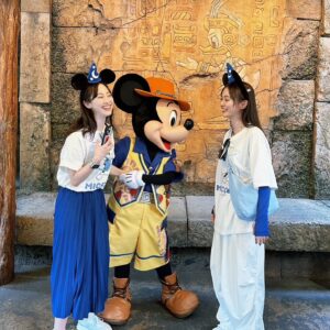 Rena Matsui Instagram - 本日『#嗤う淑女』の8話の放送です。
さあ、恭子はどう行動を起こしていくのか......お楽しみに！

この前りおちんと一緒にディズニーシーへ。
お揃いコーデでした🥺