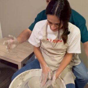 Renata Notni Instagram - Por suerte ninguno de los dos se dedica a hacer cerámica (unchained melody de fondo) 😂