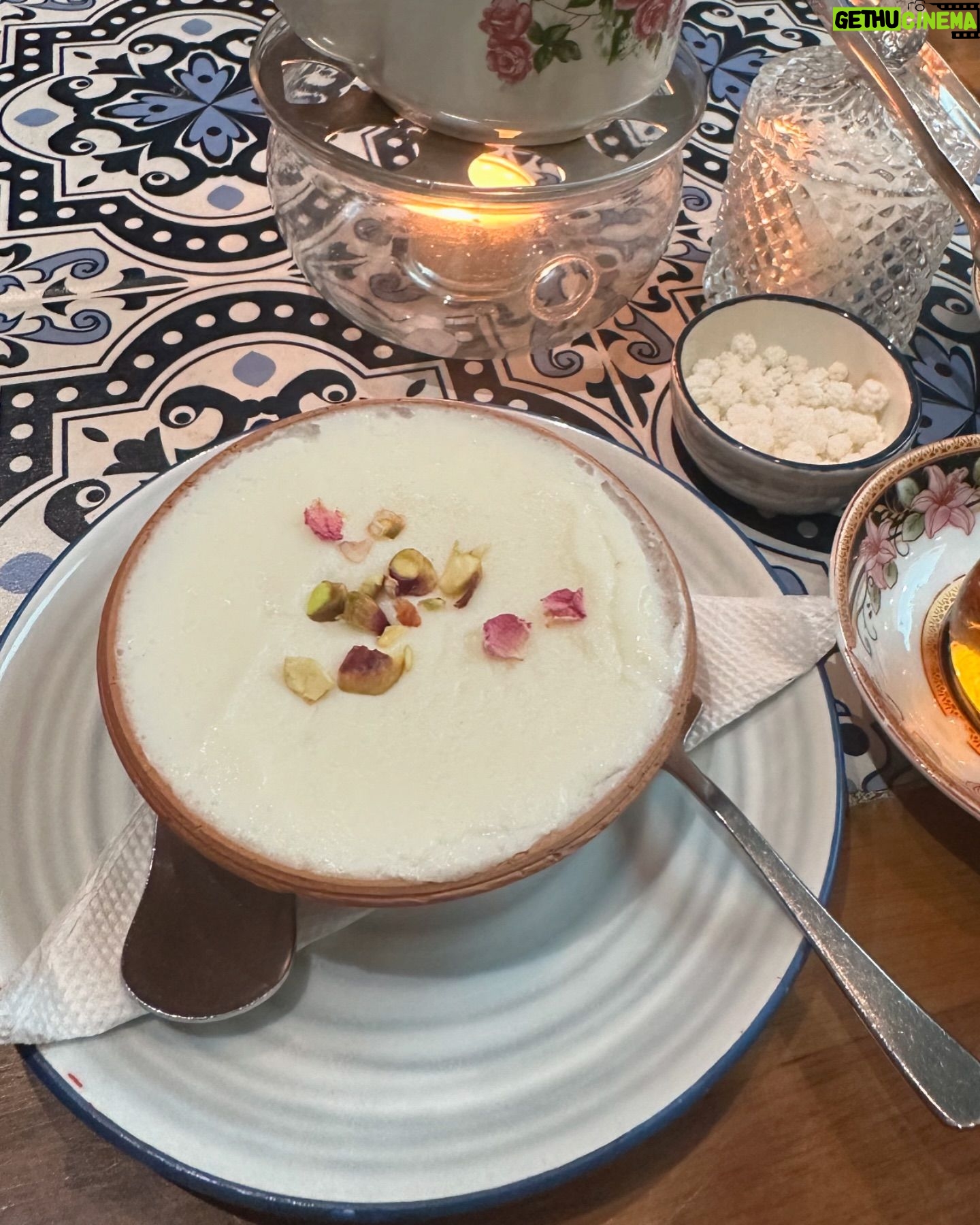 Renaye Tejani - 1.4K Likes - Had the yummiest meal at @cafemommyjoon , and Iām still craving every bite šāØ
Hereās what I devoured:
- Cheesy Lamb Koobideh Bite š§
- Chicken Stuffed Barbari š
- Hummus & Pita š„
- Pallonji Raspberry š
- Lemonade š
- Tahcheen E Gusht š
-Cocoa Walnut Baklava š«
-Fereni š
Thank you so much for inviting me @cafemommyjoon
What would you like to try ?
Let me know below!