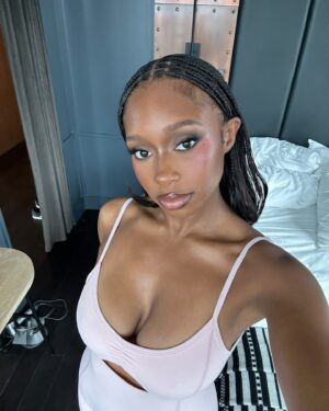 Renée Downer Instagram - Feeling pink