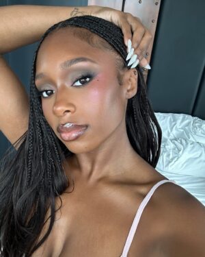 Renée Downer Instagram - Feeling pink