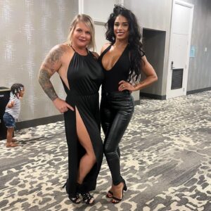 Renee Michelle Instagram - Hanging out with my sis and bro showing support! Fun time watching the show and seeing all the competitor’s killing it and doing an amazing job. Rooting for @ferlanbaileyifbbpro & @ifbbprojennsweeney team for the win! 🏆 

Thank you both so much for inviting @jamesmcurtin and I. Looking forward to the next show! 💪🏽🤗

#npc #bodybuilding #bikinicompetitor #competition #fitness #florida #orlando #coaches #weekend