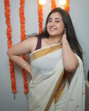 Revathi Pillai Instagram - onam ashamsakal🌻