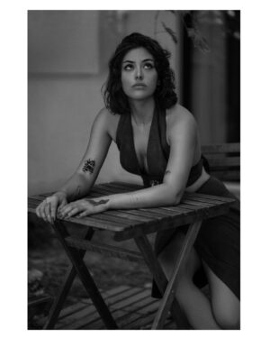 Reyhaneh Parsa Instagram - August 2024
Memories 
✨
📸 @behzadsatvaat 
💄 @makeupnme__