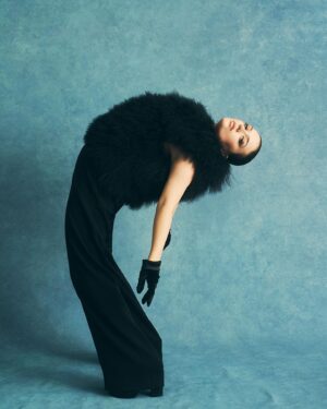 Rhea Norwood Instagram - bending over backwards for YOU @youmagazine ;)

thanks team 💪🏼 
Photographer: @simonemmettstudio
Fashion director: @sophieldearden
Picture editor: @stephbelingardphoto
Creative director: @natashatomalinhall
Hair: @kenorourke1
Make up: @florriewhitemakeup
Fashion assistant: @jessica_carroll 

@tapestrylondon 🤍🤍
