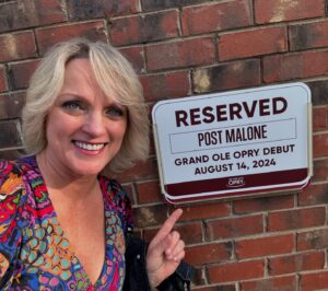 Rhonda Vincent Instagram - Hello from the Grand Ole @opry tune in now @wsmradio