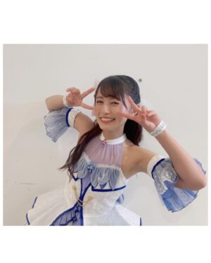 Rikako Aida Instagram - 🗓️2024.09.15 沼津地元愛まつりDay2 🍬🌸🐬

楽しい時間をありがとう！！
今回は「Brightest Melody」のお衣装をきたよ！
水面の青を引き立たせる為の白いお衣装🩵🤍

「またこの衣装着れて嬉しかった！」
「着てくれてありがとうね！」
「またみんなで着たいな😊」
なんて衣装さんとの何気ない会話もすごく愛おしくなります。

また来年、絶対沼津で会おうね！約束！

#じもあいまつり_Day2