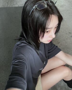 Riko Xi Instagram - 最近即將有新作品單曲要發行！
猜猜是抒情歌還是甜美快歌

@goopi.co 孤僻x獵人聯名🖤
 @smir.k 太帥啦
