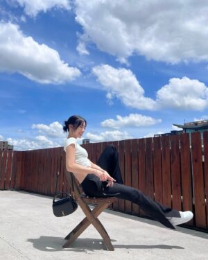 Riko Xi Instagram - 整理好心情 面對每一天熱情的太陽🤍
今天天氣晴🎧

可愛的Tshirt
@noth1ng_special 
@cleoj___j
