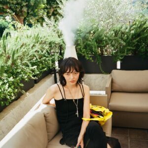 Rila Fukushima Instagram - 先日、映画「Electric Child」のプレミア上映のためスイスのロカルノ映画祭に行ってきました！🇨🇭🧀

約2年半前にスイス、ドイツにて撮影され、私にとっても初めての主演の作品だったこともあってとても思い入れのある作品になりました✨

現地では一緒に働いた監督はじめキャストのみんなに久しぶりにお会いし、撮影中の思い出話をしたりと、たった2年前の事なのになんだか懐かしさを感じたりもしました☺️

プレミア上映ではおよそ8,000人の前での上映との事で、登壇の際少し緊張もしましたが、楽しそうにご鑑賞されている方々を前にしてとても感激しました✨大変貴重なひと時になりました！