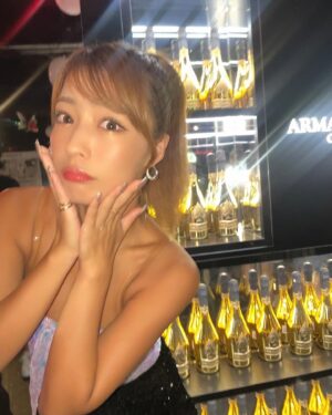 Rina Hashimoto Instagram - 🥊🔥ボクシングの動画YouTubeあがってるよ！

はまってるりんご飴🍏✨

いまから屋形船にのる！たのしみ！
おなかすいたっ👶👶👶👶

あつい！とける🫠