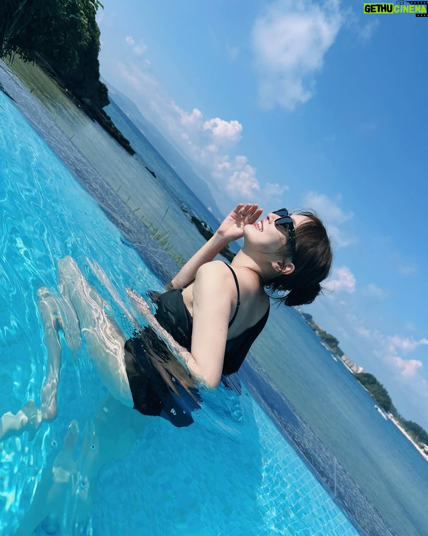 Rio Uchida - 41.5K Likes - ハレクラニのプールで映えまくった思い出🐬💓
沖縄投稿しつこくてごめん🙇♂️
楽しくて写真めっちゃ撮ったので
おしばらく付き合いください(笑)
#りおりなの旅