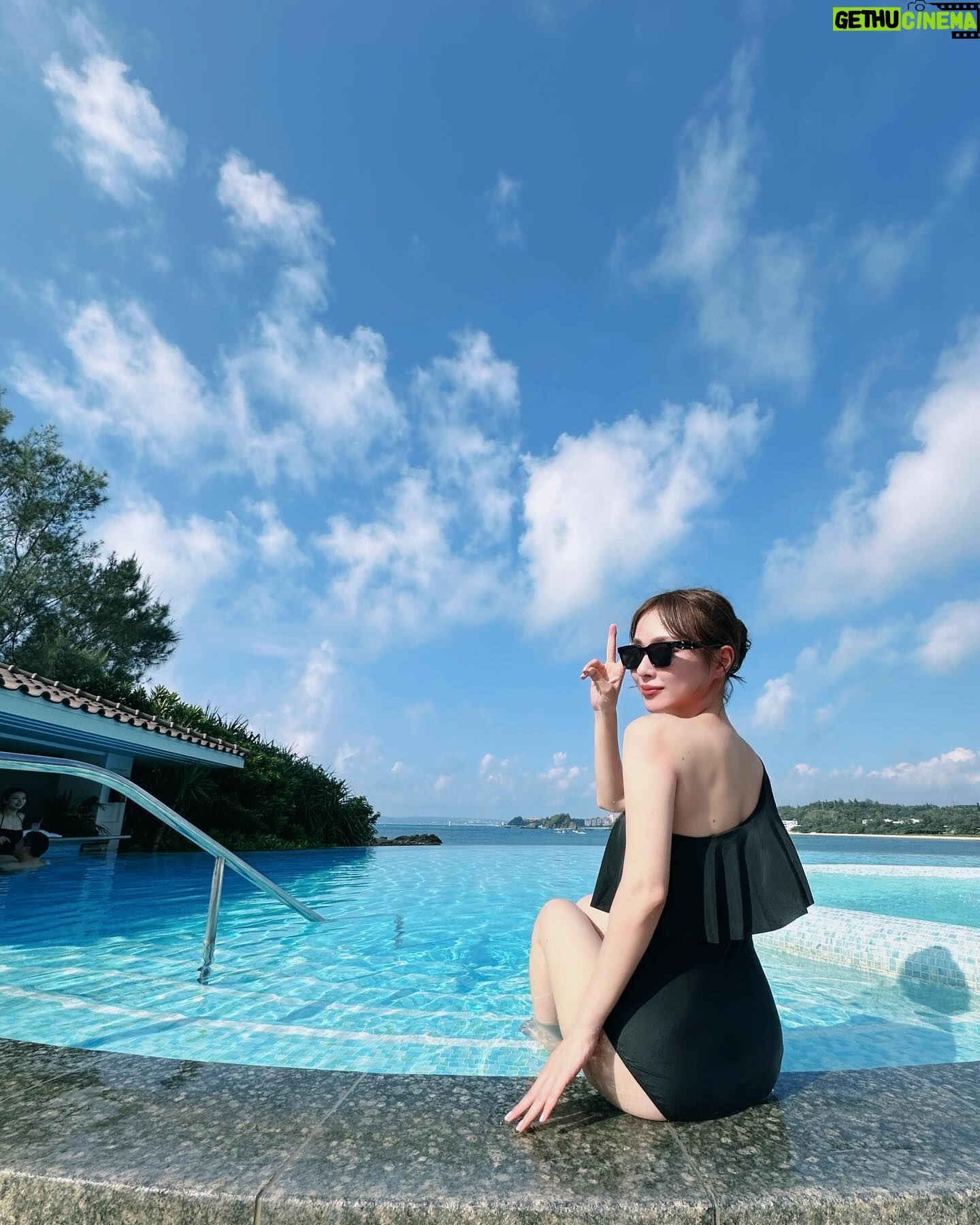 Rio Uchida - 41.5K Likes - ハレクラニのプールで映えまくった思い出🐬💓
沖縄投稿しつこくてごめん🙇♂️
楽しくて写真めっちゃ撮ったので
おしばらく付き合いください(笑)
#りおりなの旅