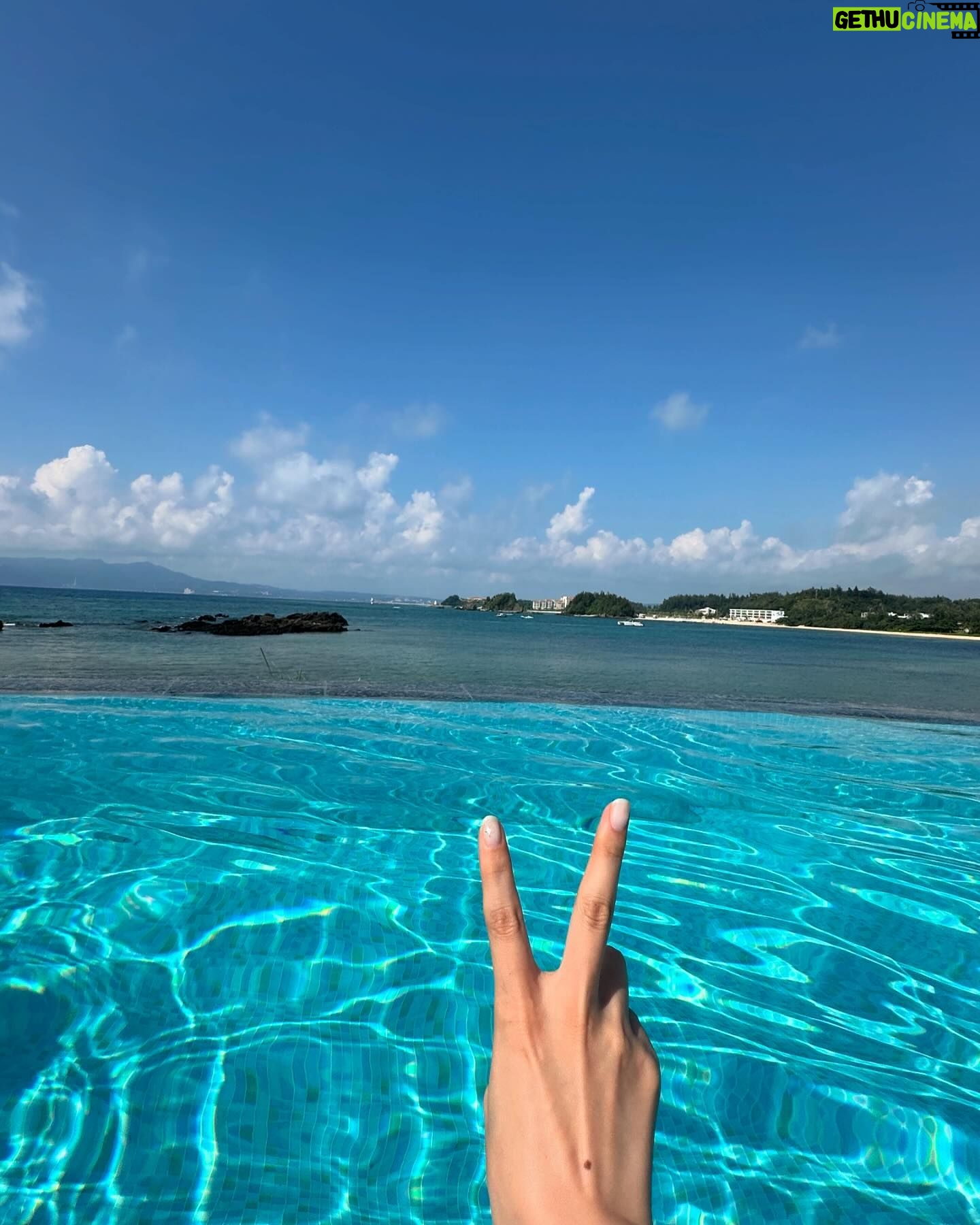 Rio Uchida - 41.5K Likes - ハレクラニのプールで映えまくった思い出🐬💓
沖縄投稿しつこくてごめん🙇♂️
楽しくて写真めっちゃ撮ったので
おしばらく付き合いください(笑)
#りおりなの旅