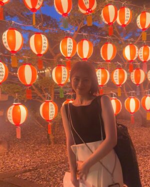 Riria Kojima Instagram - 🏮🌙

良き夜でした。

初日からやさしい交流に
巡り逢えて

私たちはいつもよりさらに
にこにこ祭りでした。

#猿田彦神社
#佐瑠女神社 
#宵祭
#礼祭

２日共に参列させていただけて
とても嬉しかったです。

帰ってきてからは
カメラフォルダを見返して
にやにやしてしまう、、、

愉快な動画もお裾分け。
ぱわー❤️‍🔥

#伊勢
#りりあい

@ai_moritaka_official 🤝🏻
愛ちゃありがとうね。